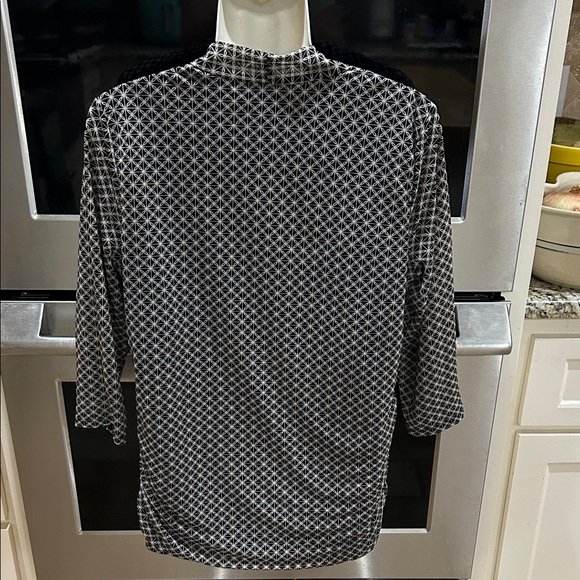 Dana Buchman Black and White Geometric Blouse - Picture 7 of 16